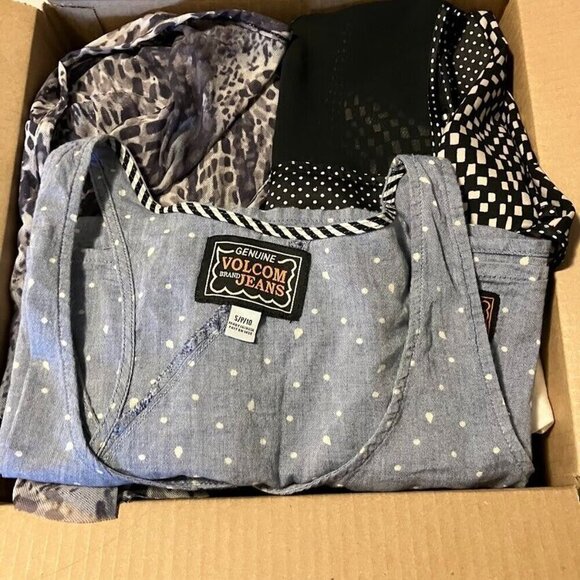 5 lb Reseller Lot Summer T-Shirts Tank Tops Assorted Sizes And Brands - Picture 3 of 4